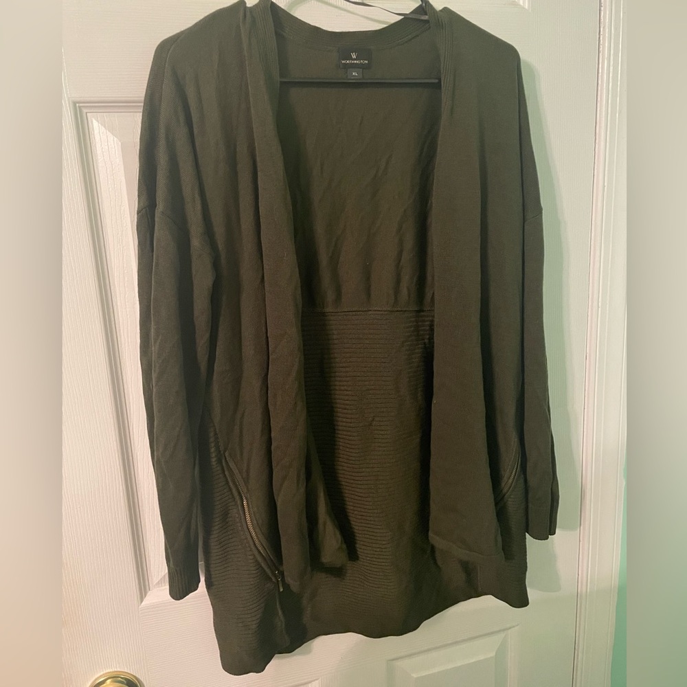 Olive green open cardigan with zipper detail. Lightly worn